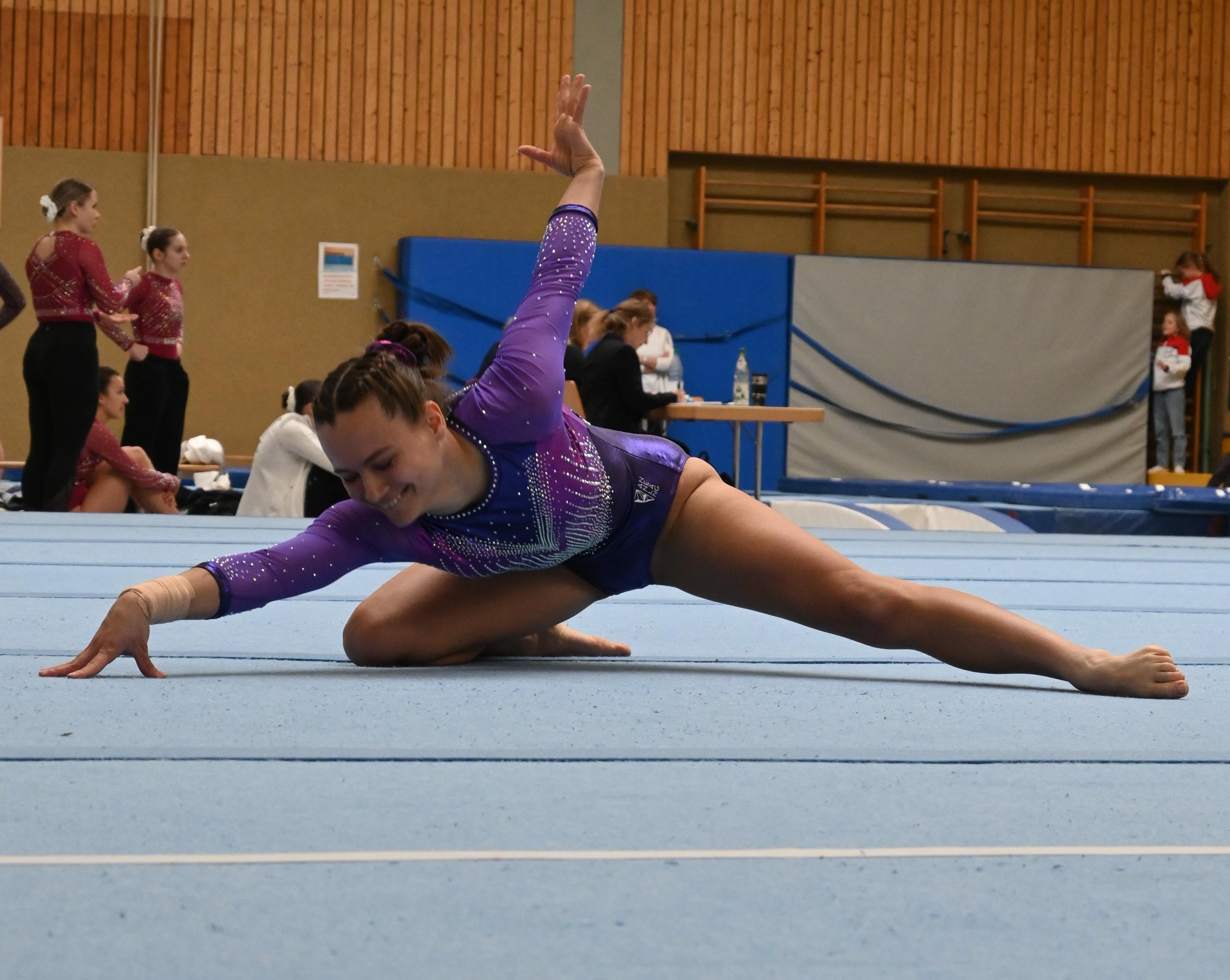 Clara Scheffold am Boden