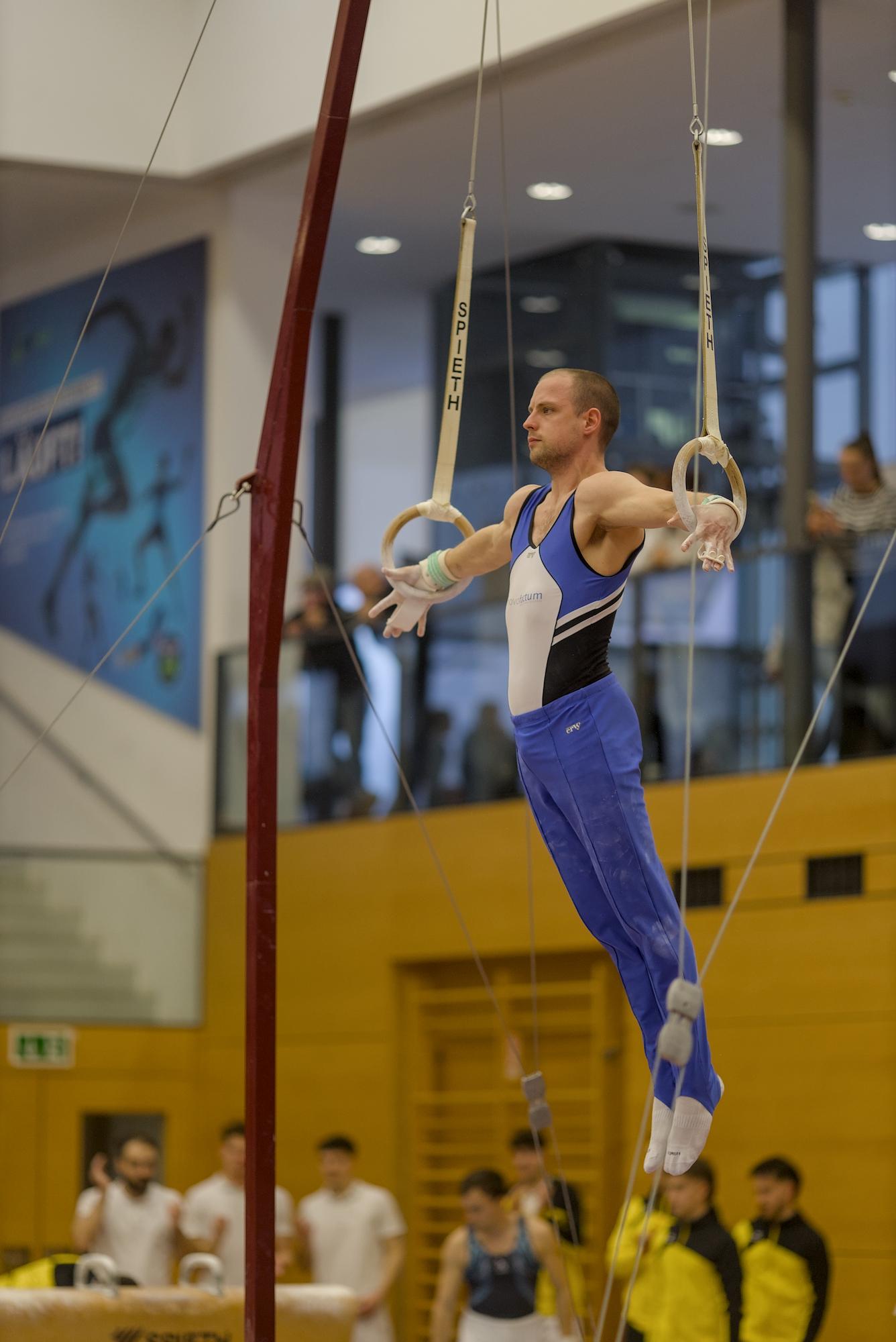Spannung bei hochwertigen Krafthalten an den Ringen