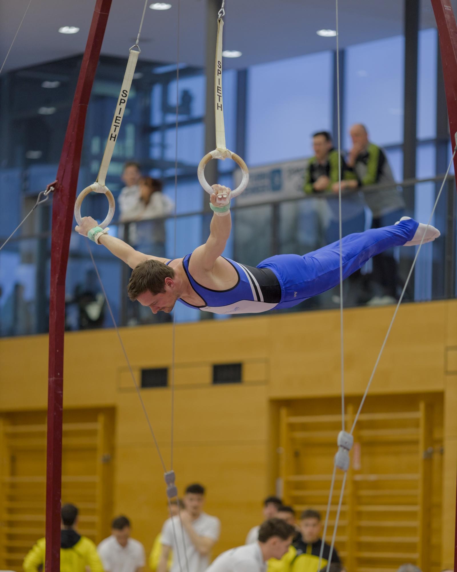 Simon Lenz an den Ringen