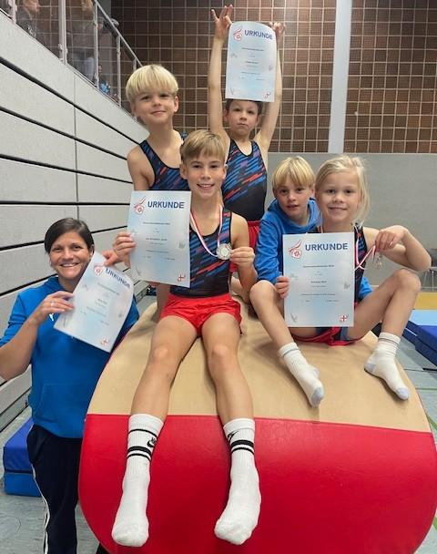 Die älteren PTSV-Turner bei den Gau-Einzelmeisterschaften