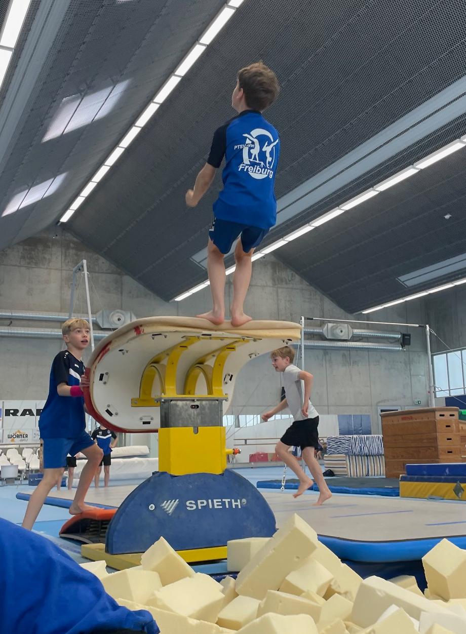 Viel Spaß bei Sprüngen in die Schnitzelgrube