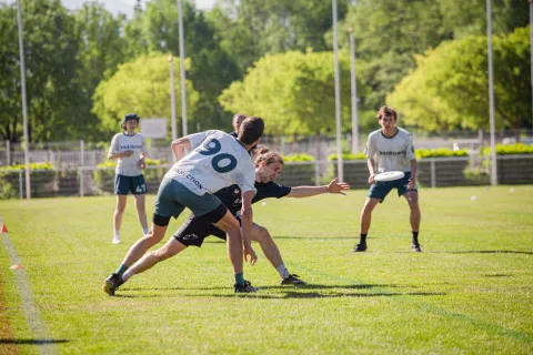 Schreibe fliegt nach Vorhand @Maxime Martinez