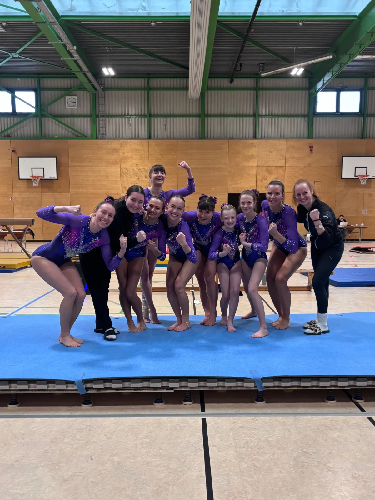 Freude bei der Frauen Turnmannschaft beim Verbandsligawettkampf in Steinen